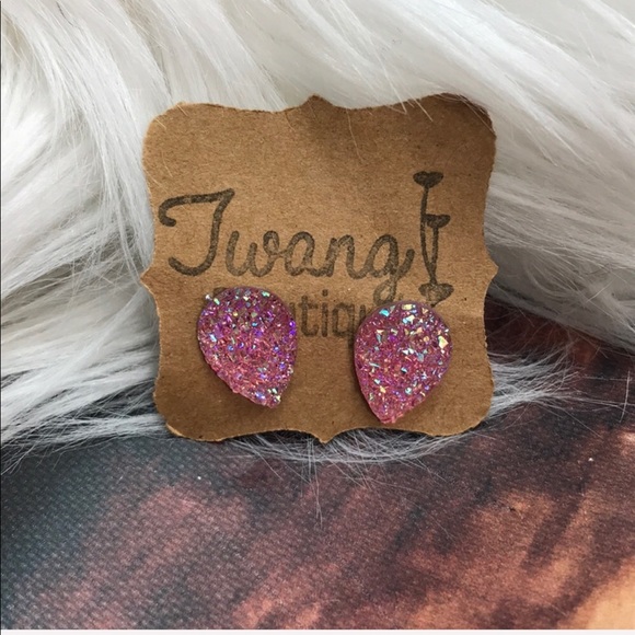<< Pink Iridescent Faux Druzy Earrings >> - Picture 3 of 4